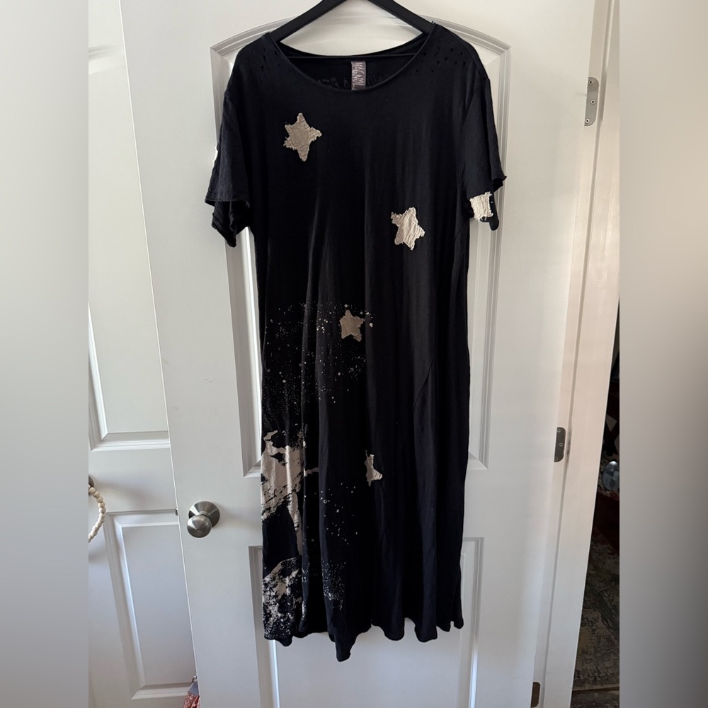 Magnolia Pearl Elegant Black Garment